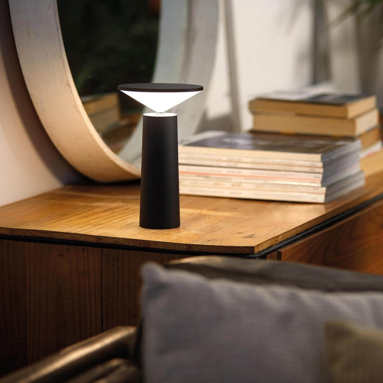 FlexiLicht - Trendy Adjustable LED Table Lamp for the Home