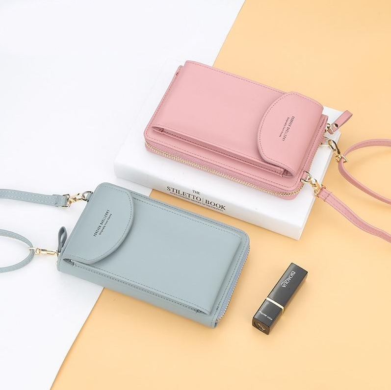ChicCarry Bag - Stylish Crossbody with Space
