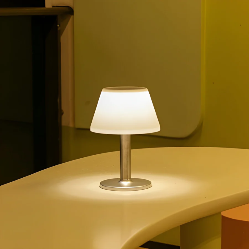 SolarLuxe Lamp – Modern Solar Table Lamp