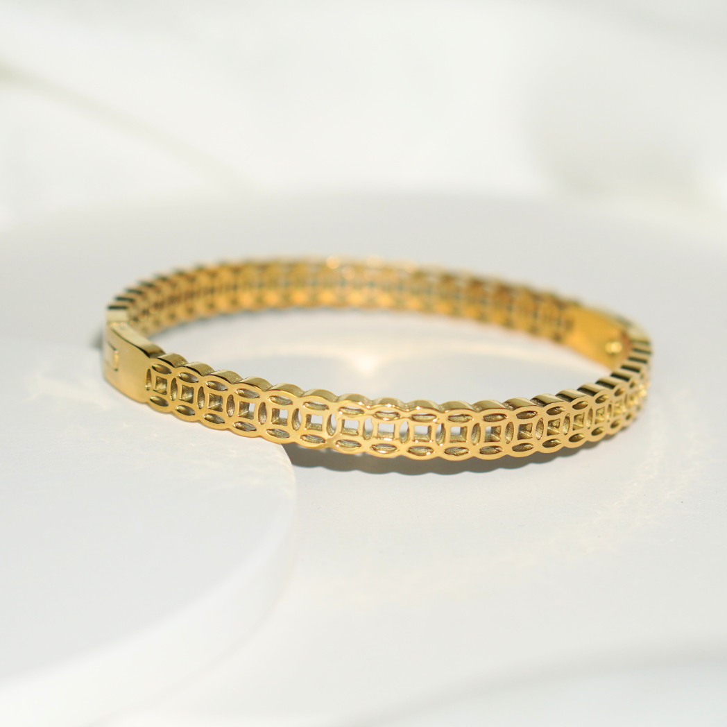 WealthMagnet Bracelet – Luxury Bracelet for Success