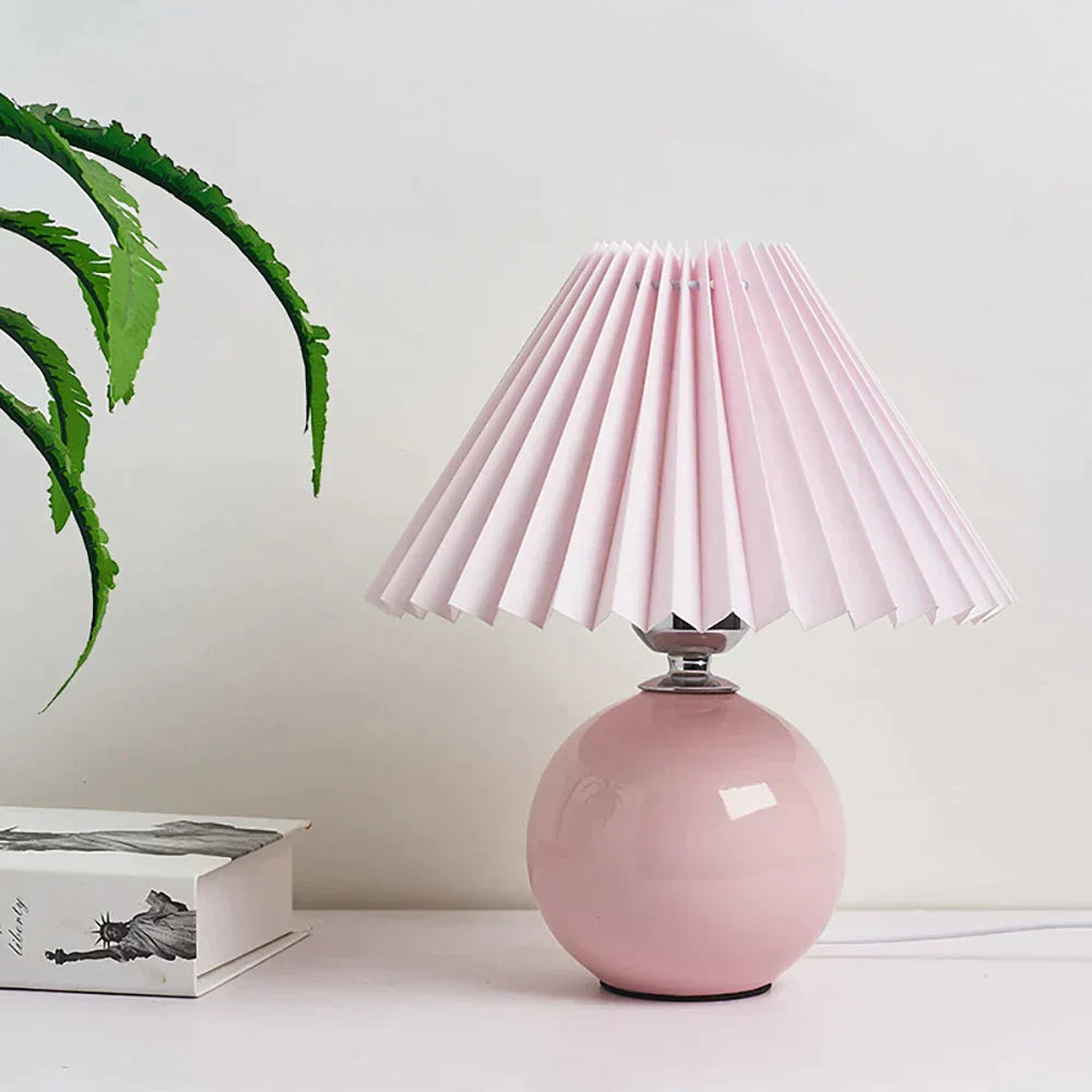 Timeless Lumiere Vintage Table Lamp - Classic Design for Every Room