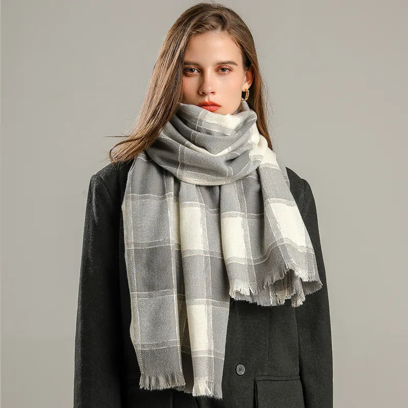 LuxeRuit Scarf - Elegant Winter Accessory for Every Outfit