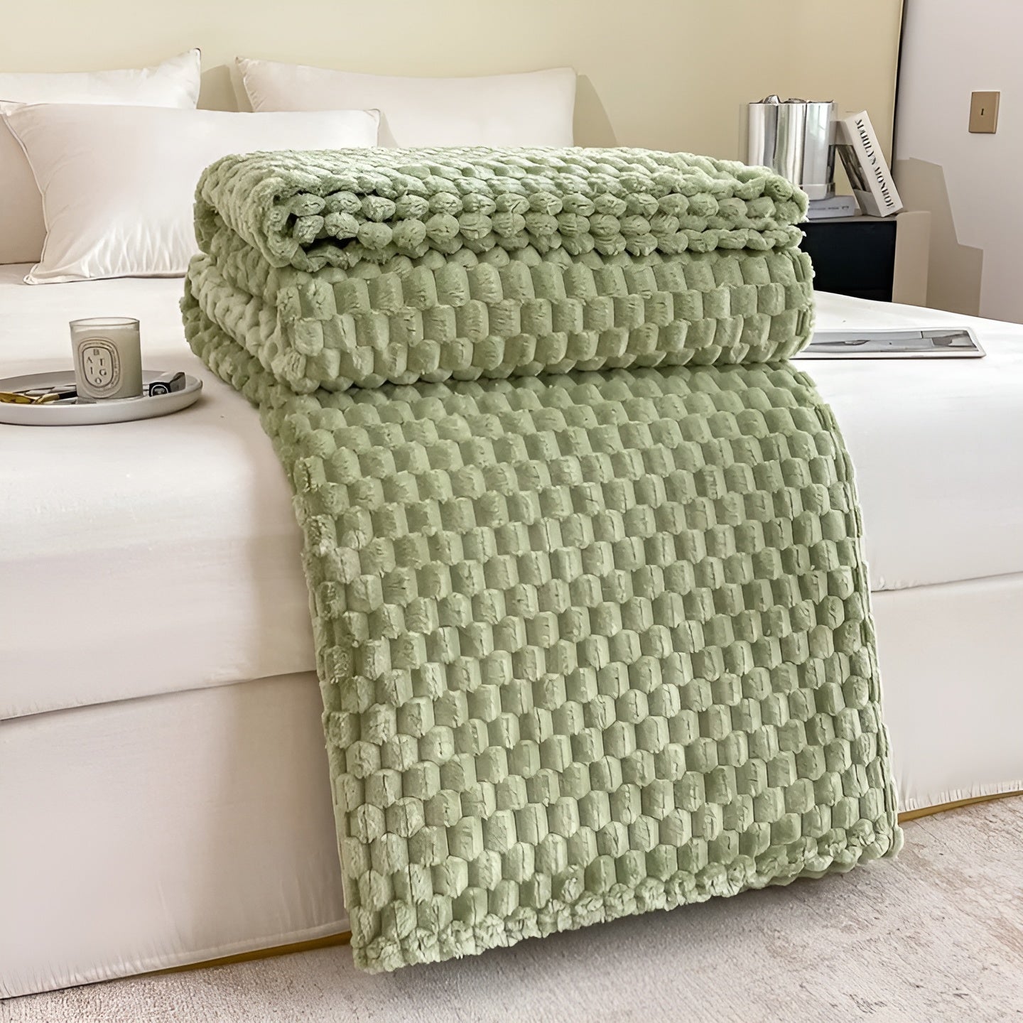 WarmHaven Throw - Luxurious Microfleece Throw for Ultimate Comfort and Style