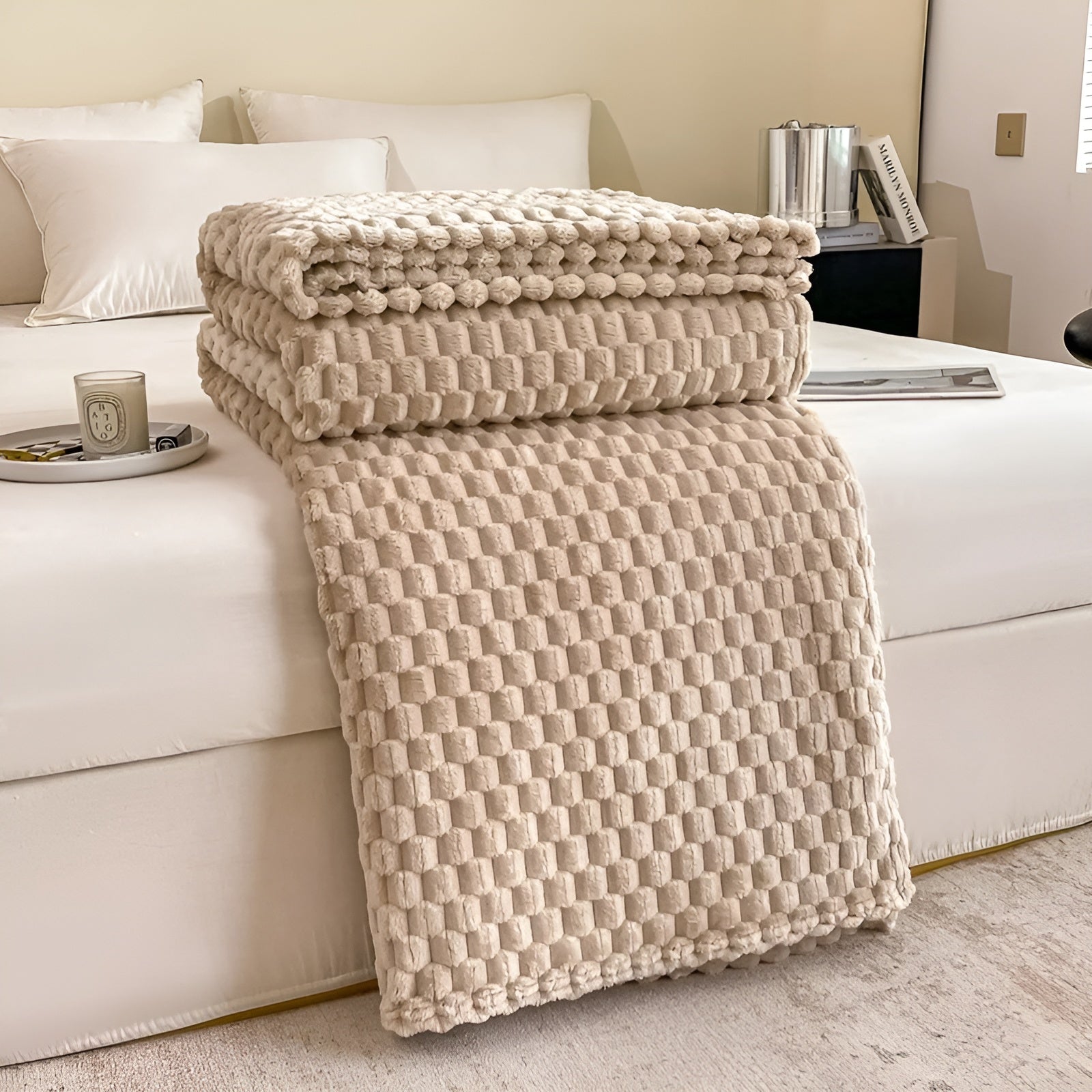 WarmHaven Throw - Luxurious Microfleece Throw for Ultimate Comfort and Style