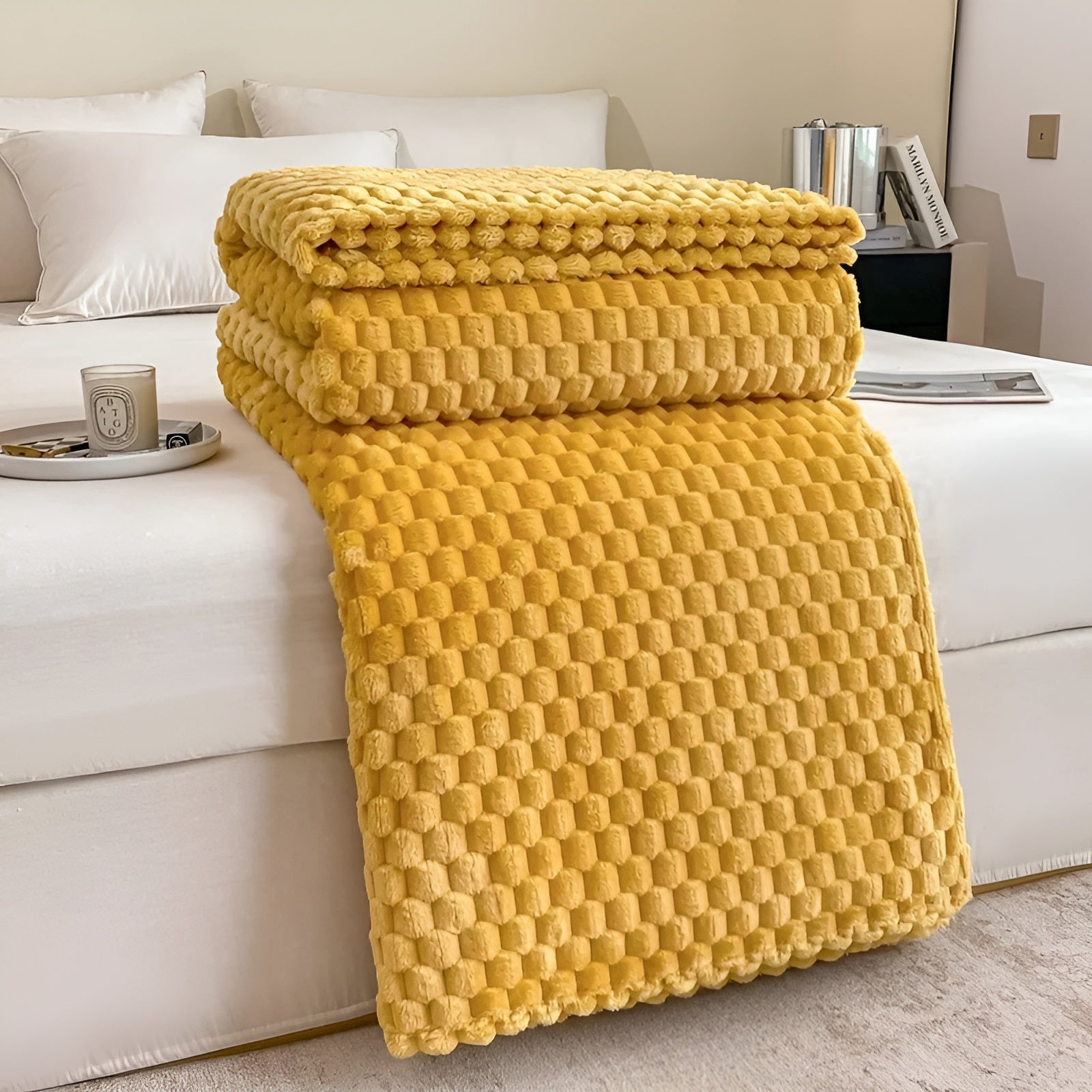 WarmHaven Throw - Luxurious Microfleece Throw for Ultimate Comfort and Style