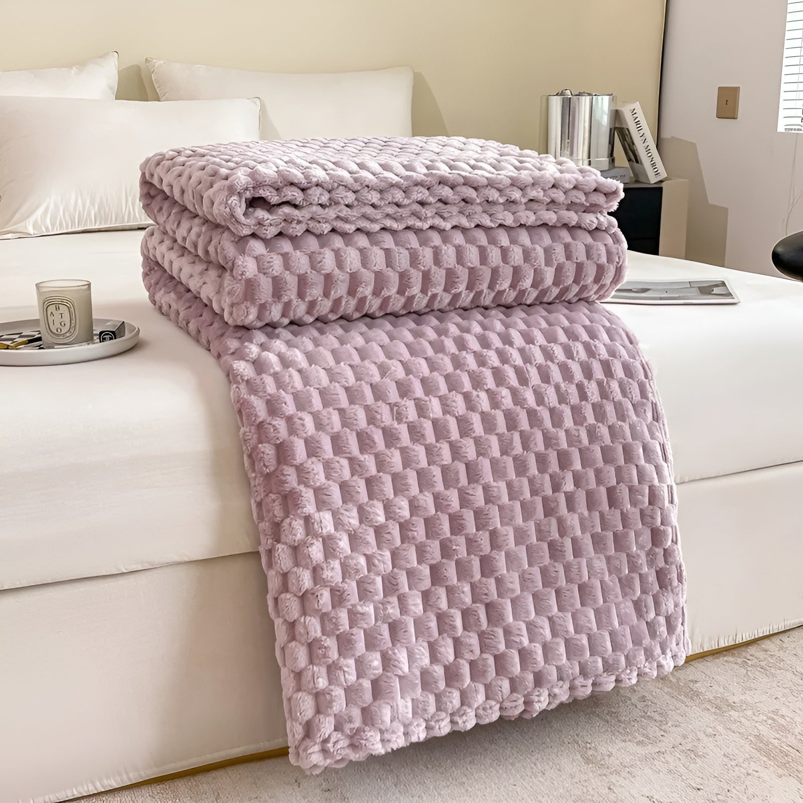 WarmHaven Throw - Luxurious Microfleece Throw for Ultimate Comfort and Style