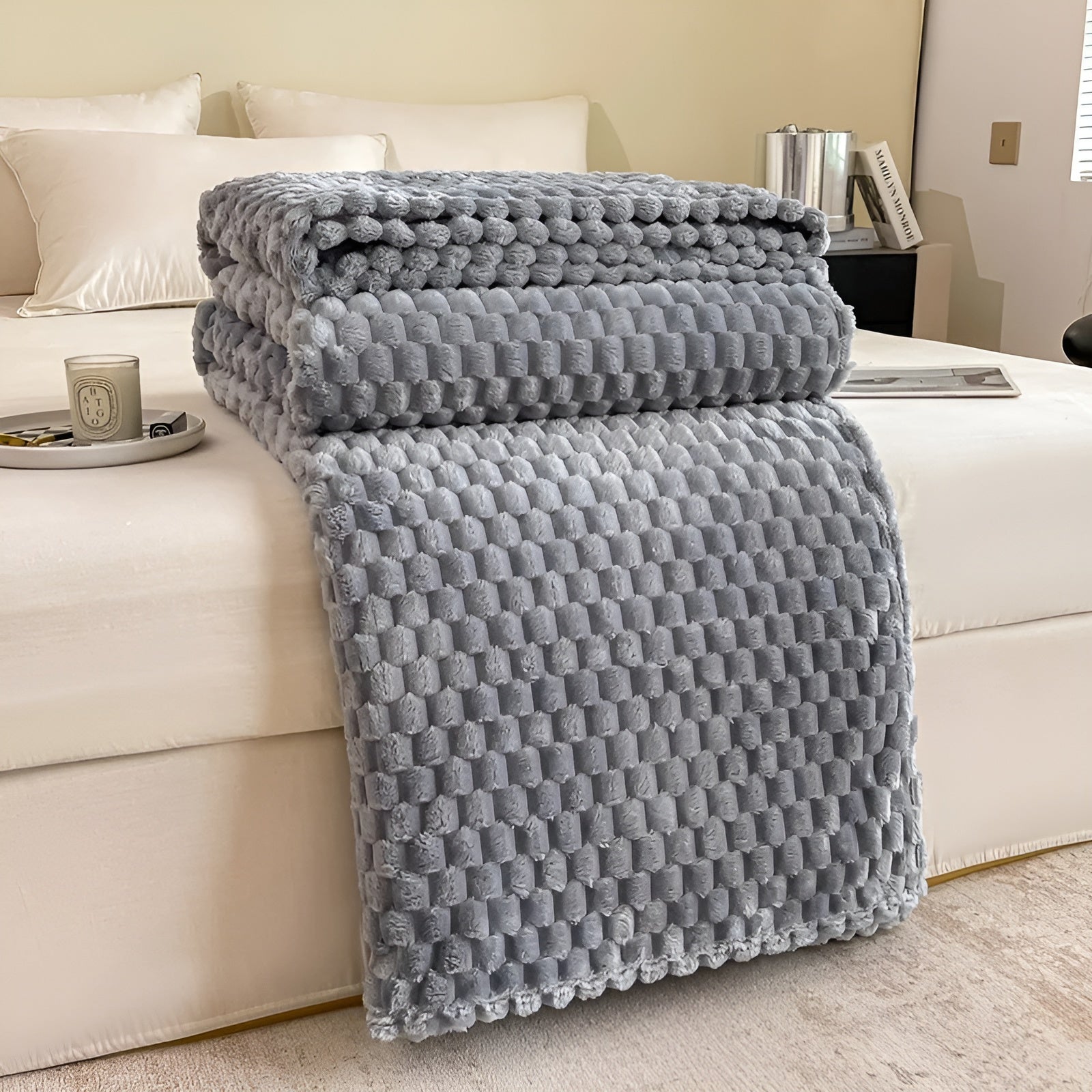 WarmHaven Throw - Luxurious Microfleece Throw for Ultimate Comfort and Style