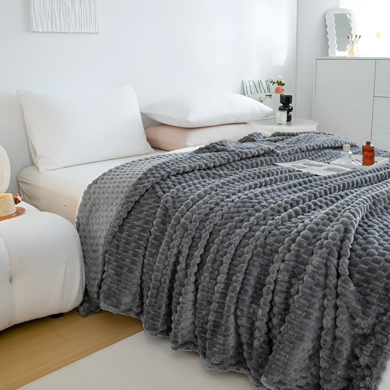WarmHaven Throw - Luxurious Microfleece Throw for Ultimate Comfort and Style