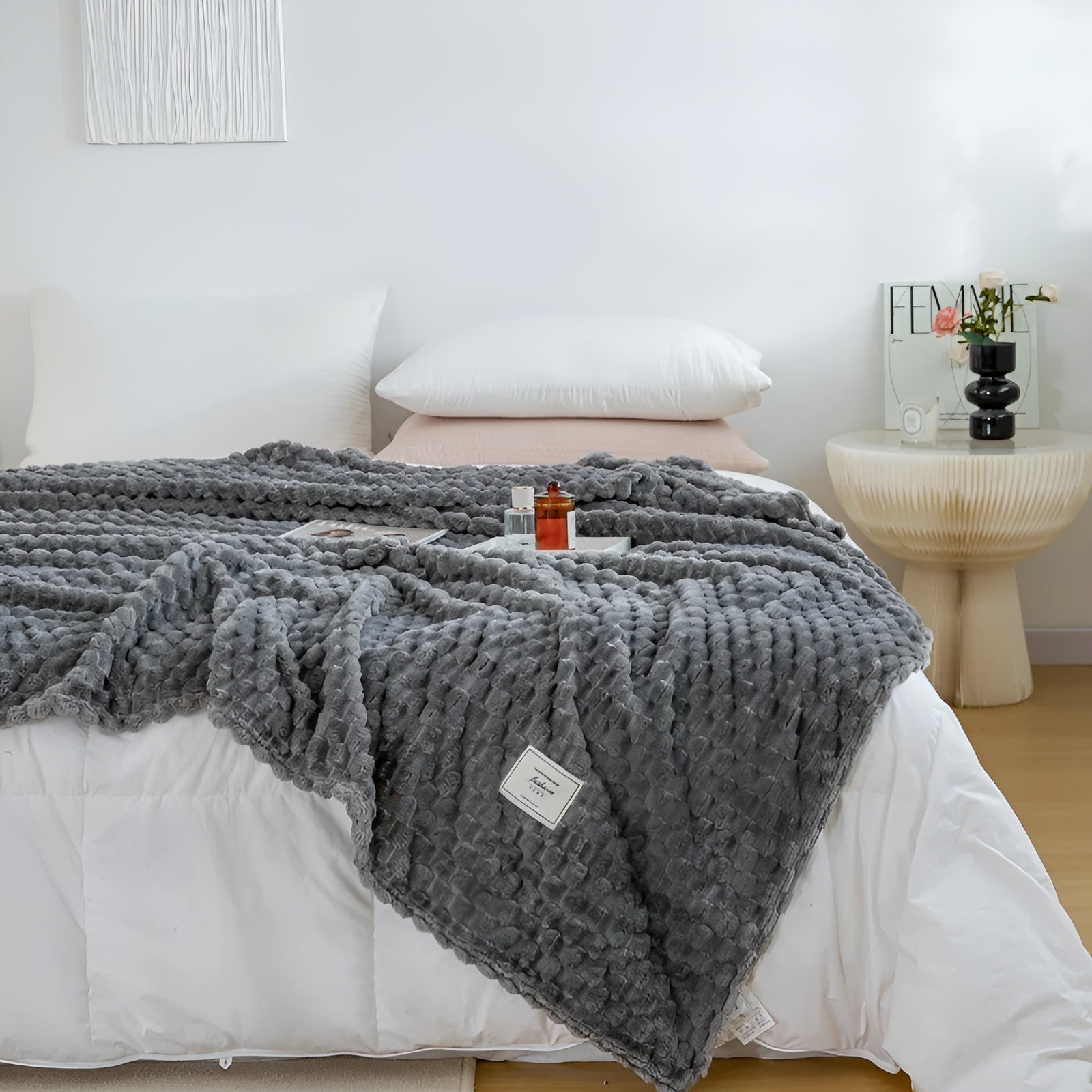 WarmHaven Throw - Luxurious Microfleece Throw for Ultimate Comfort and Style