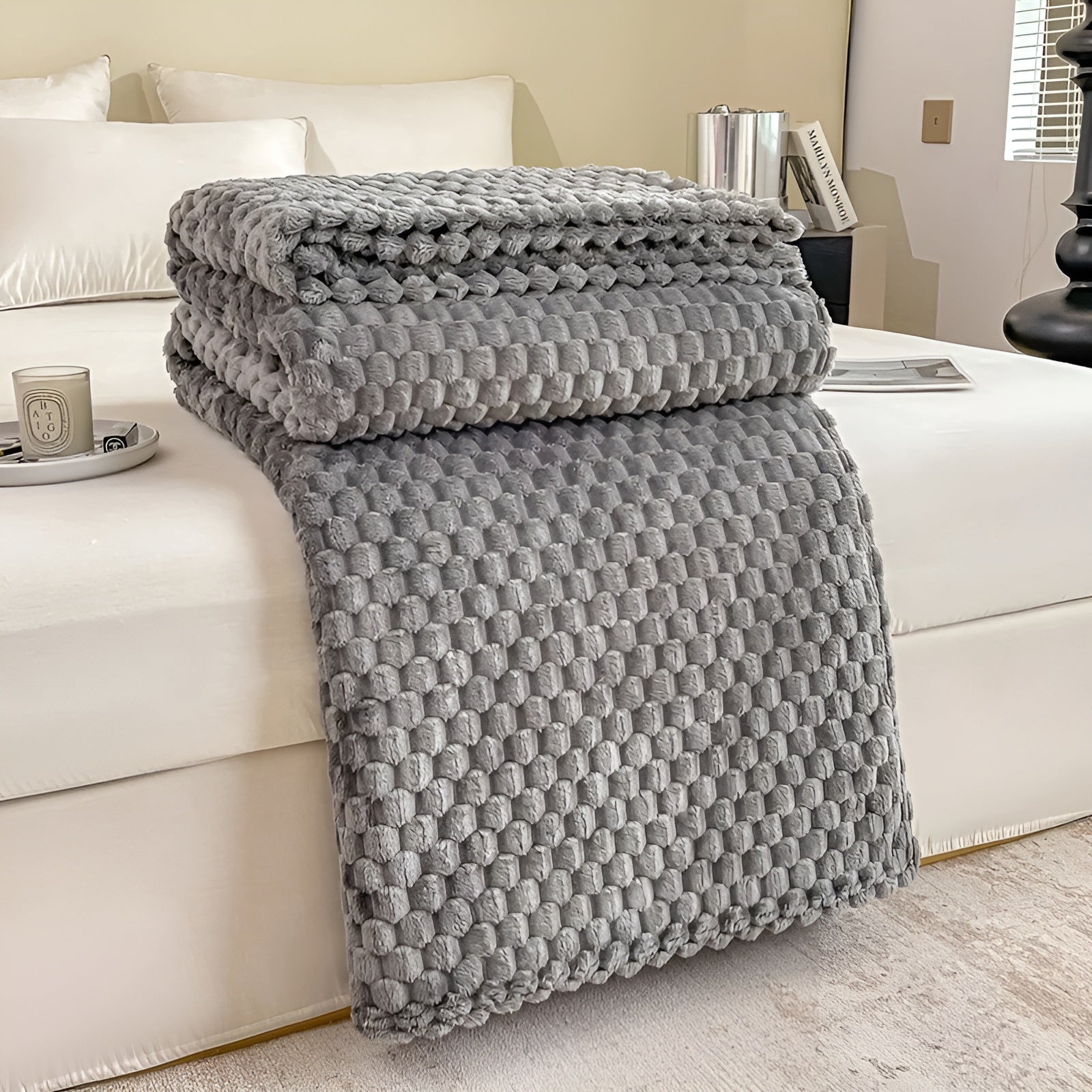 WarmHaven Throw - Luxurious Microfleece Throw for Ultimate Comfort and Style