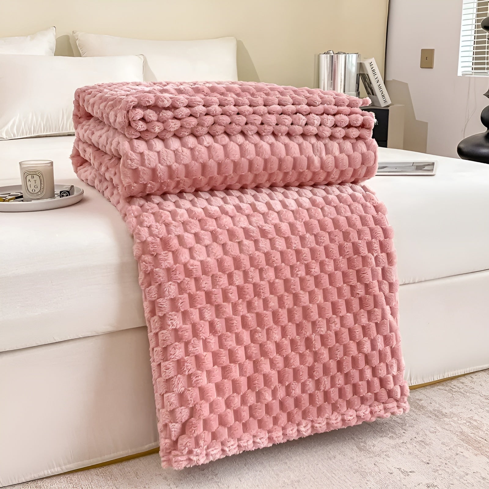 WarmHaven Throw - Luxurious Microfleece Throw for Ultimate Comfort and Style