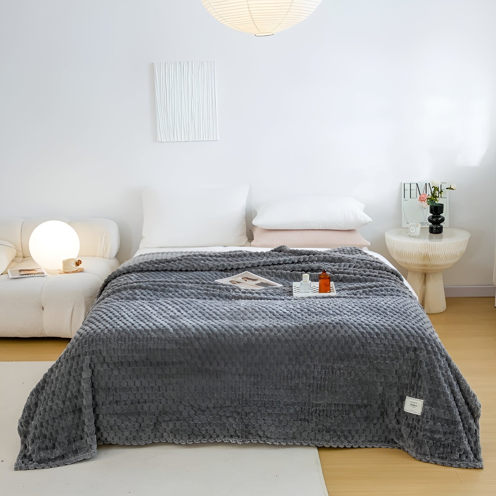 WarmHaven Throw - Luxurious Microfleece Throw for Ultimate Comfort and Style