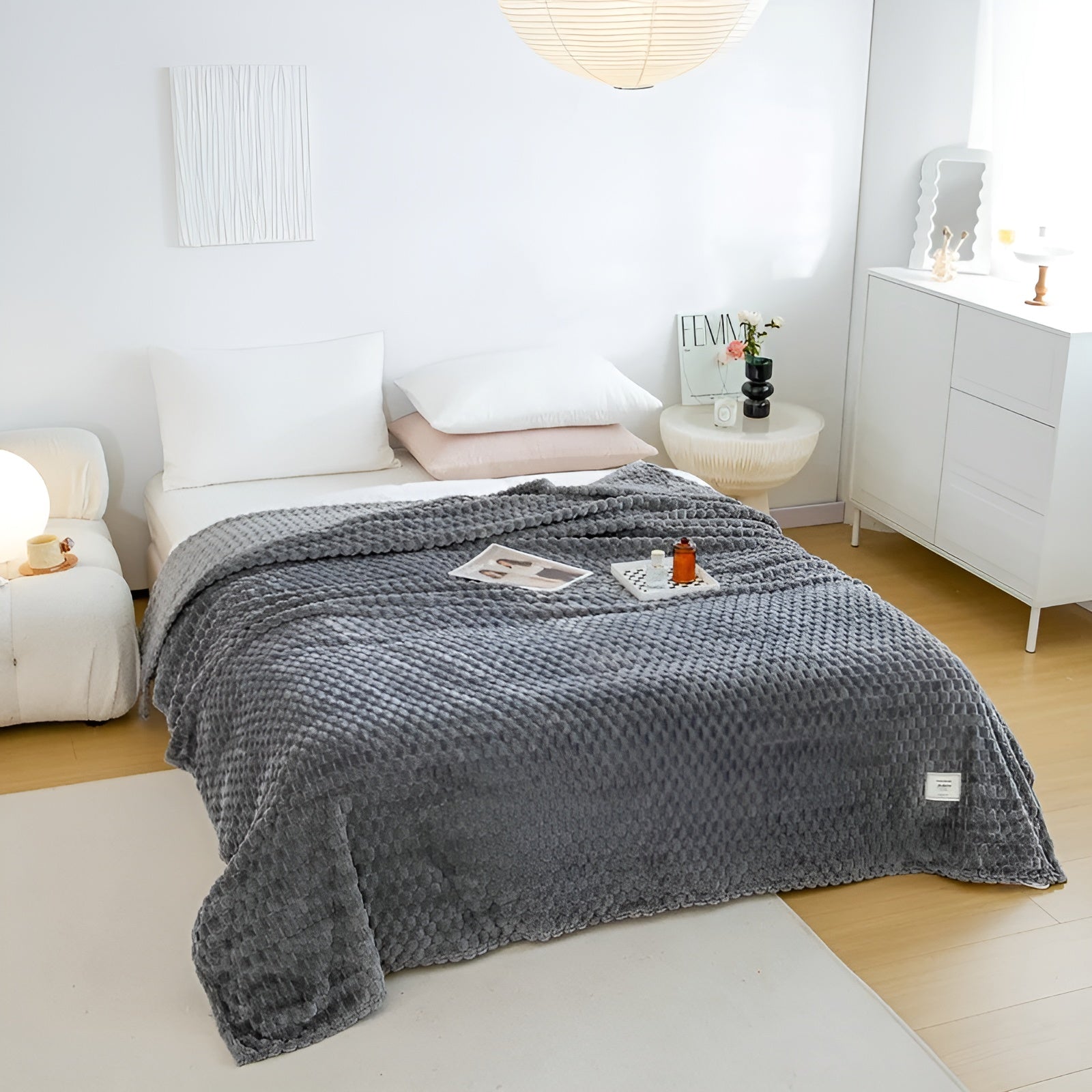WarmHaven Throw - Luxurious Microfleece Throw for Ultimate Comfort and Style