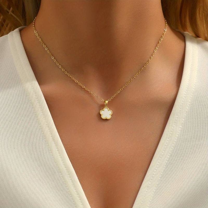 Fiora – Captivating Flower Necklace for Happiness