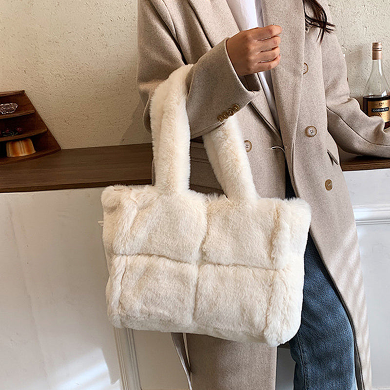 Pipa Plush Bag – Winter Comfortable Women's Handbag