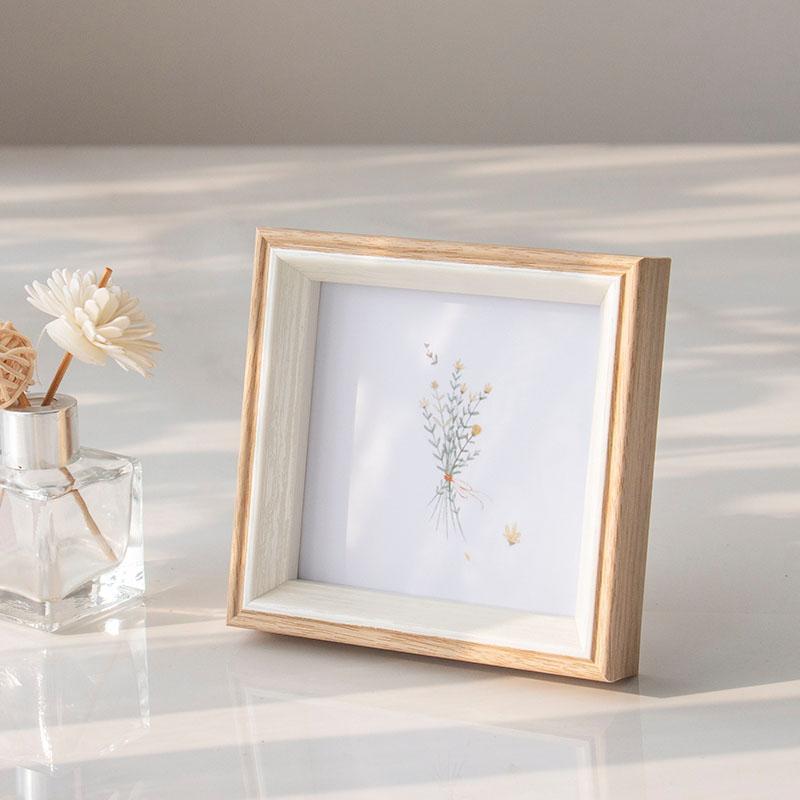 ElegantFrame – Luxurious Photo Frame with Golden Frame