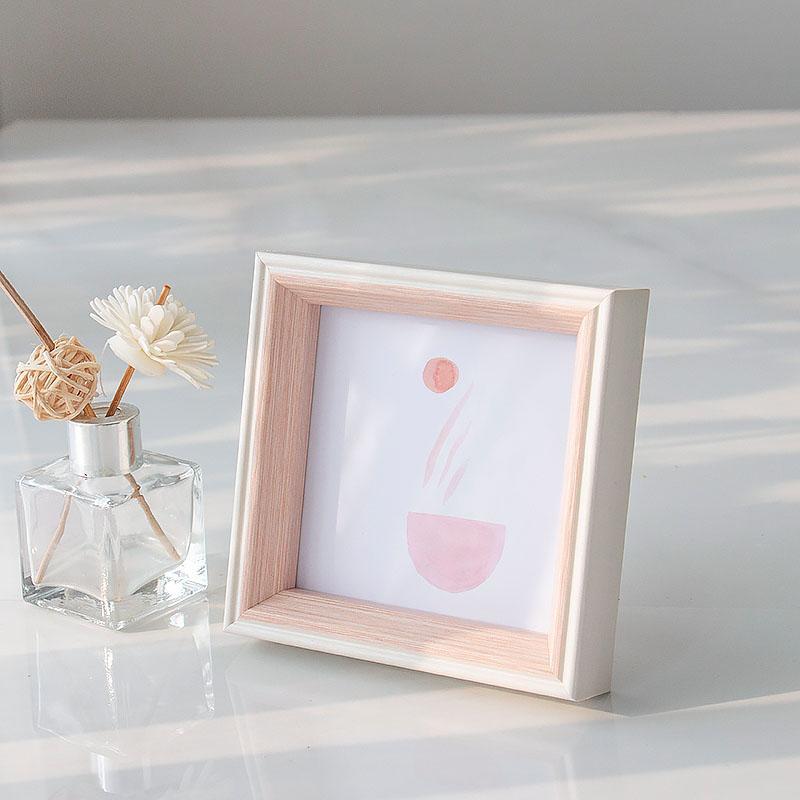 ElegantFrame – Luxurious Photo Frame with Golden Frame