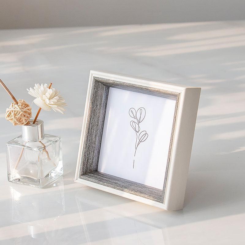 ElegantFrame – Luxurious Photo Frame with Golden Frame