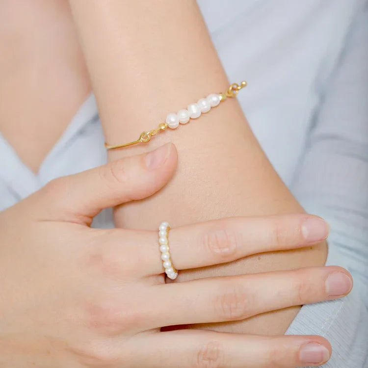 Amaris Fins Pearl Ring – A Timeless Piece of Jewelry