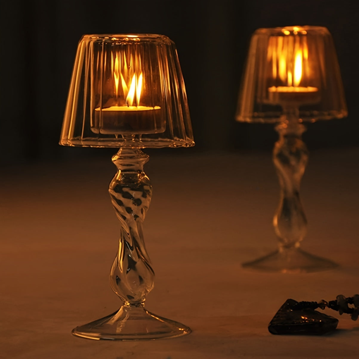 CrystalGlow – Lyxig Glastafellampa & Kandelaber