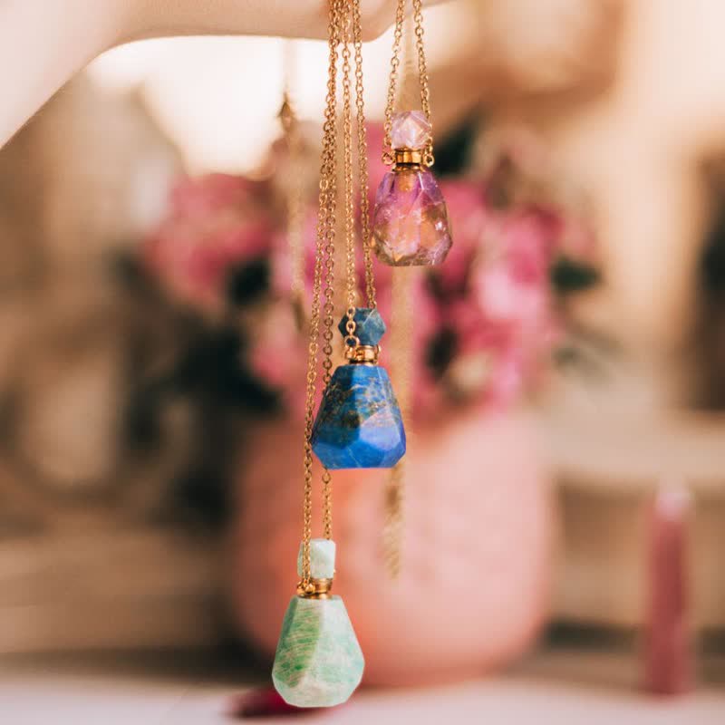 Elegant Necklace with Crystals Perfume Bottle - Iris