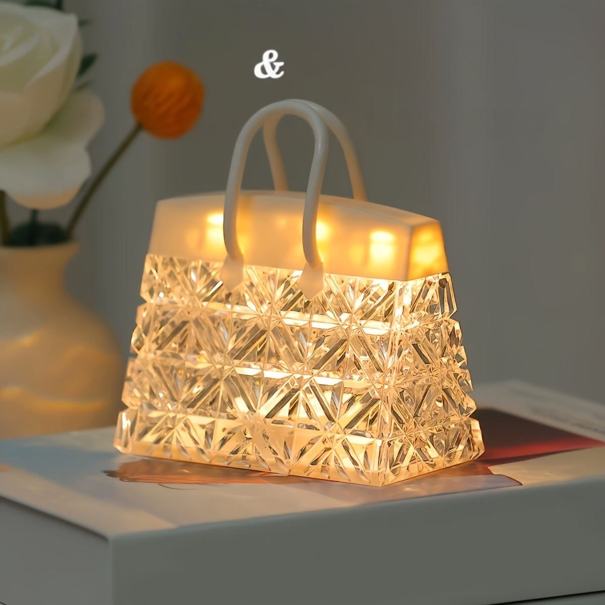 GlowSquare – Luxurious LED Table Lamp with Stylish Finish