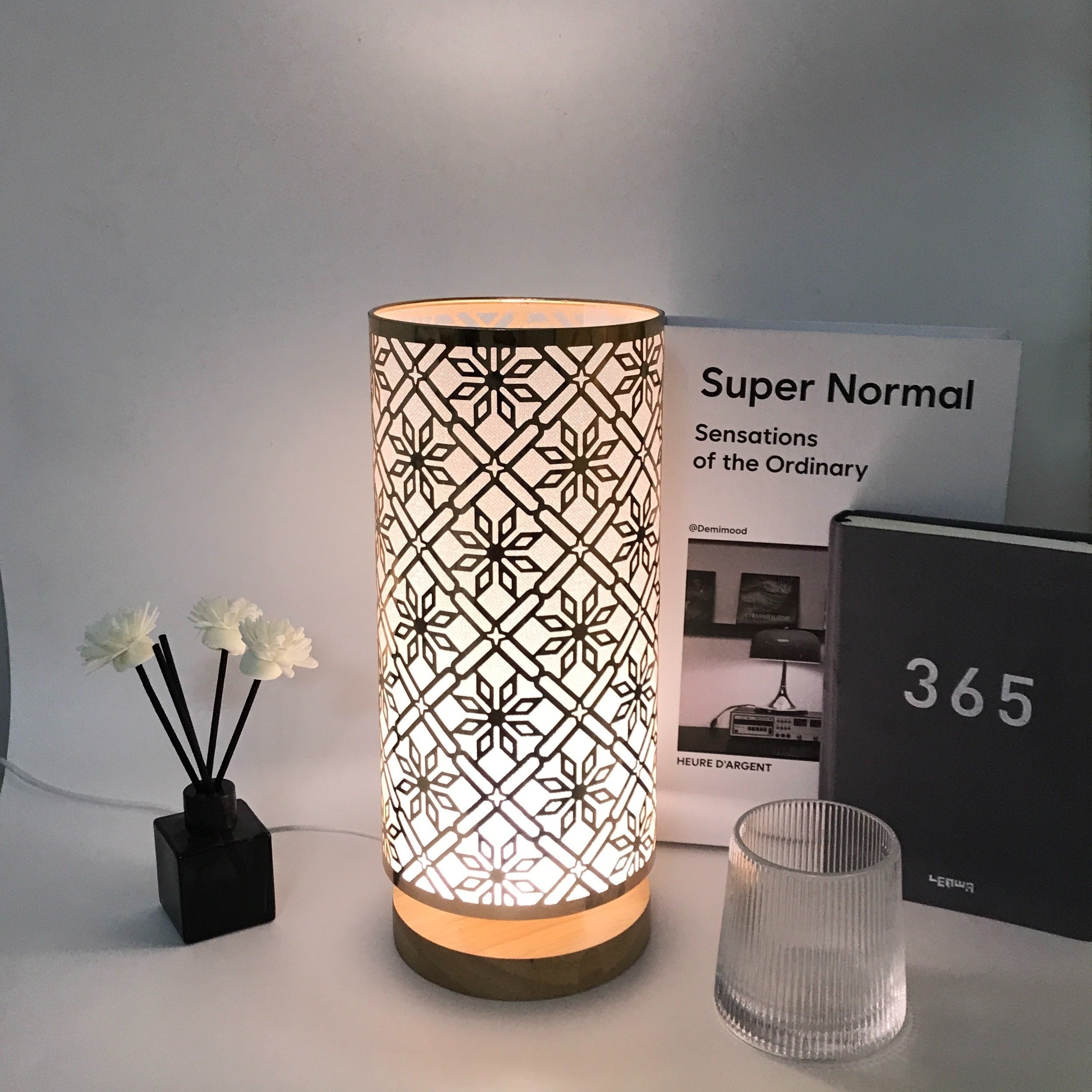 LumiPattern - USB Table Lamp with Metal Frame