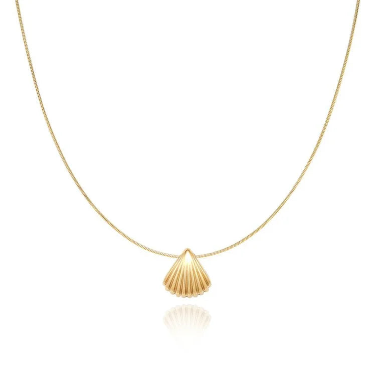 Elegant purple flower necklace with golden scallop