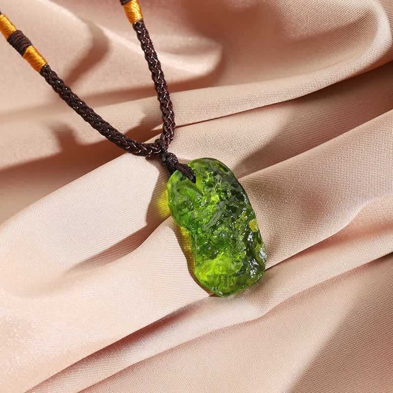 Alina's Captivating Green Moldavite Pendant Necklace for Purification