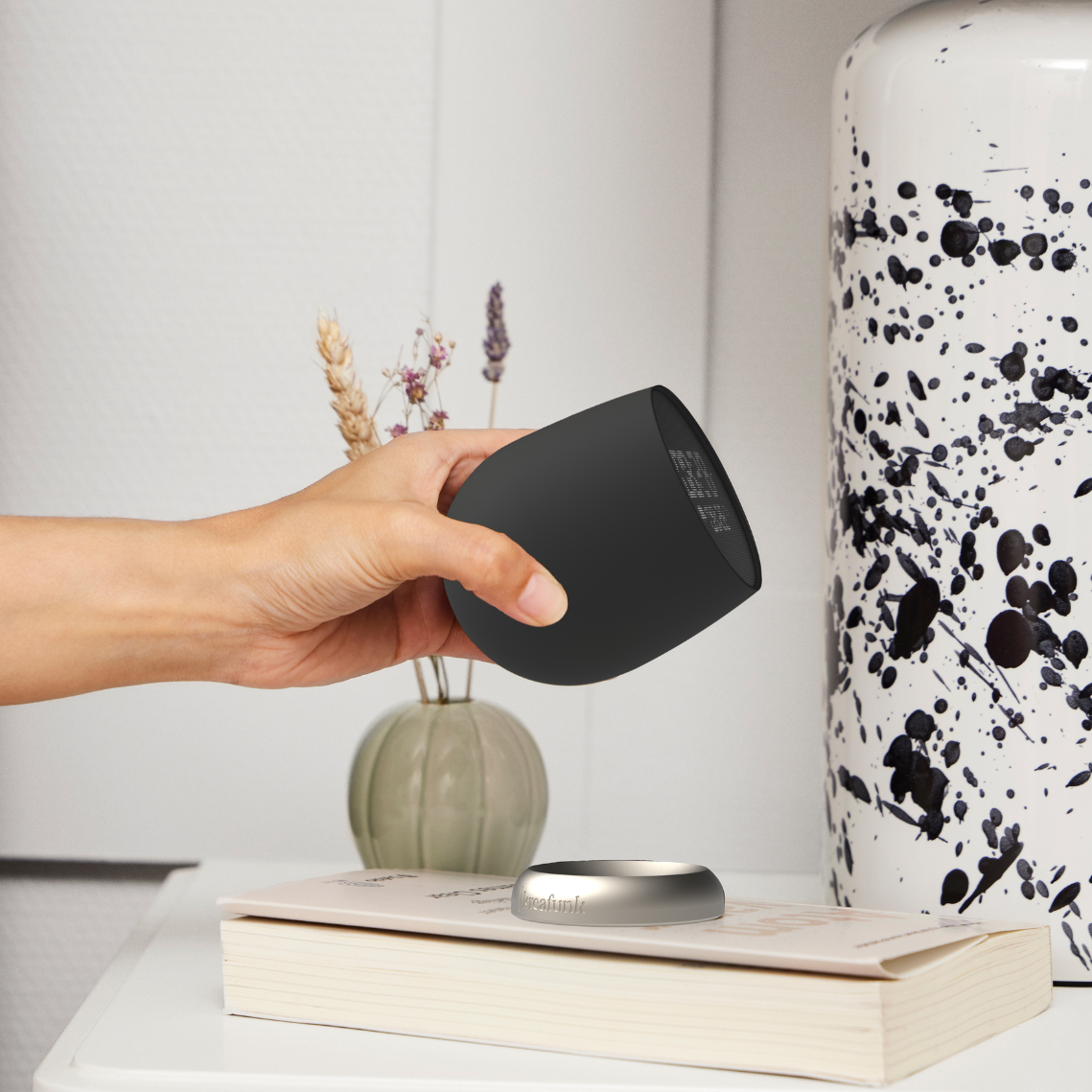 SmartWake - Wireless alarm clock with touchscreen and gyro sensor
