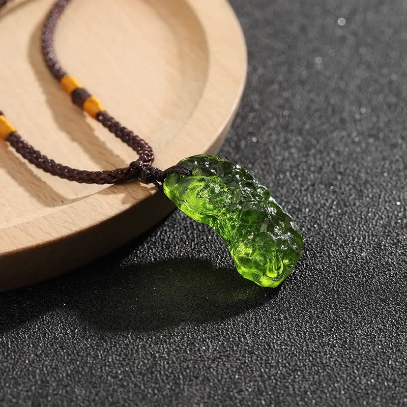Alina's Captivating Green Moldavite Pendant Necklace for Purification