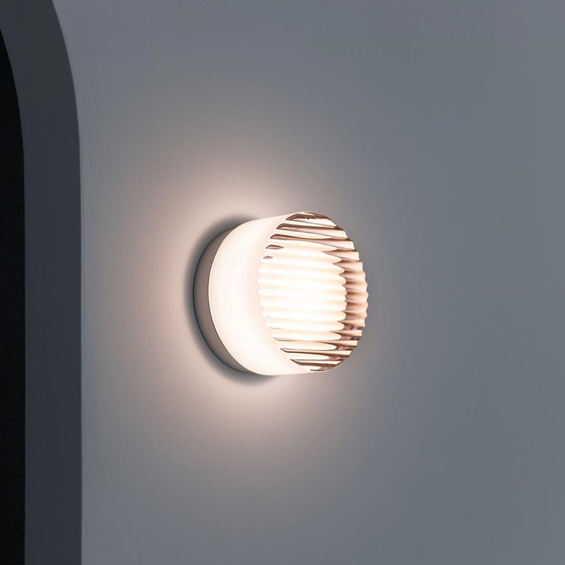LumLight Stylish LED Wall Lamp - For Modern and Sustainable Living Comfort