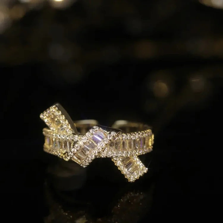 Elegant Adjustable Diamond Knoopring - The Serena Collection