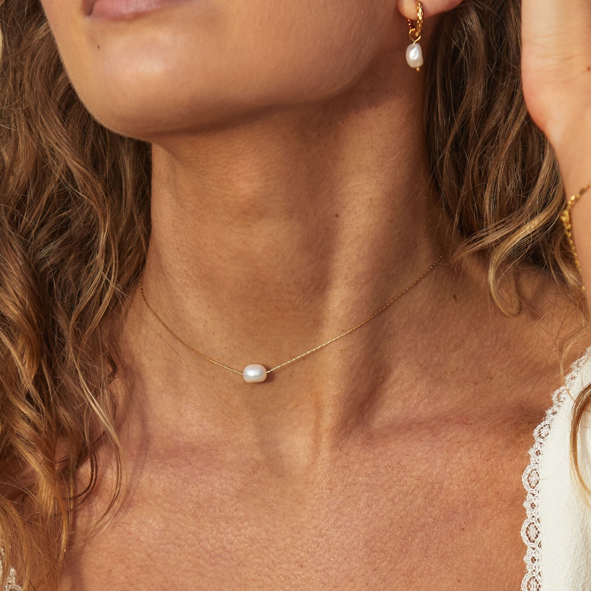 Elegant Alina Baroque Pearl Choker 