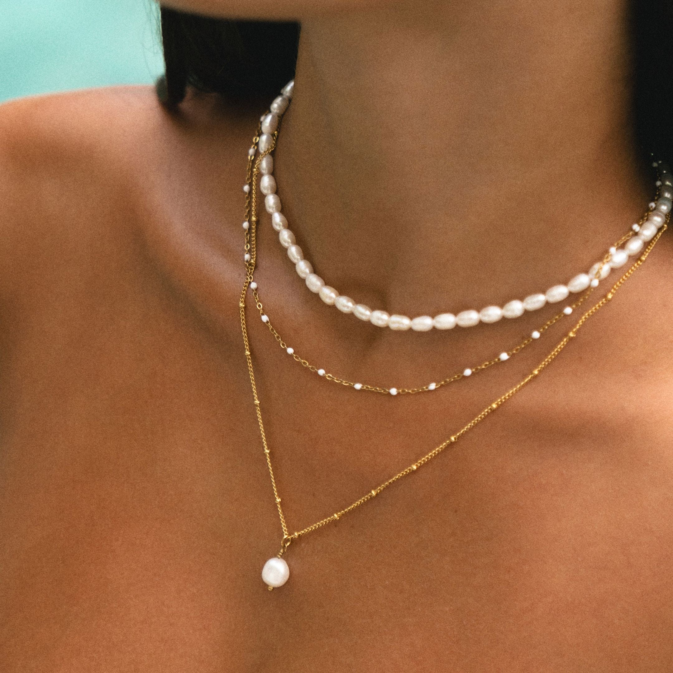 Elegant Choker med Strålande Vita Emaljperlor - Aurielle