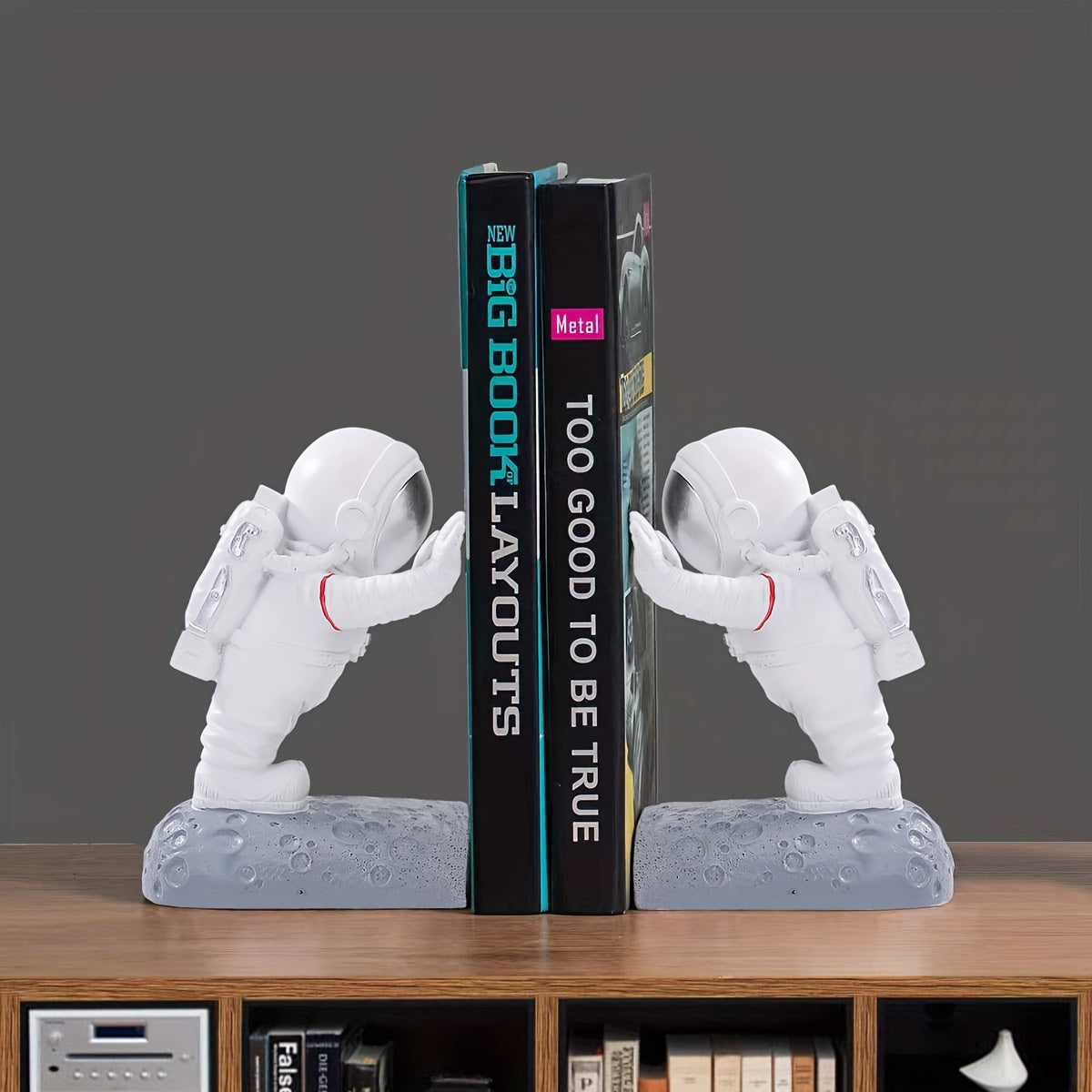 SpaceHold - Astronaut bookend for a space theme