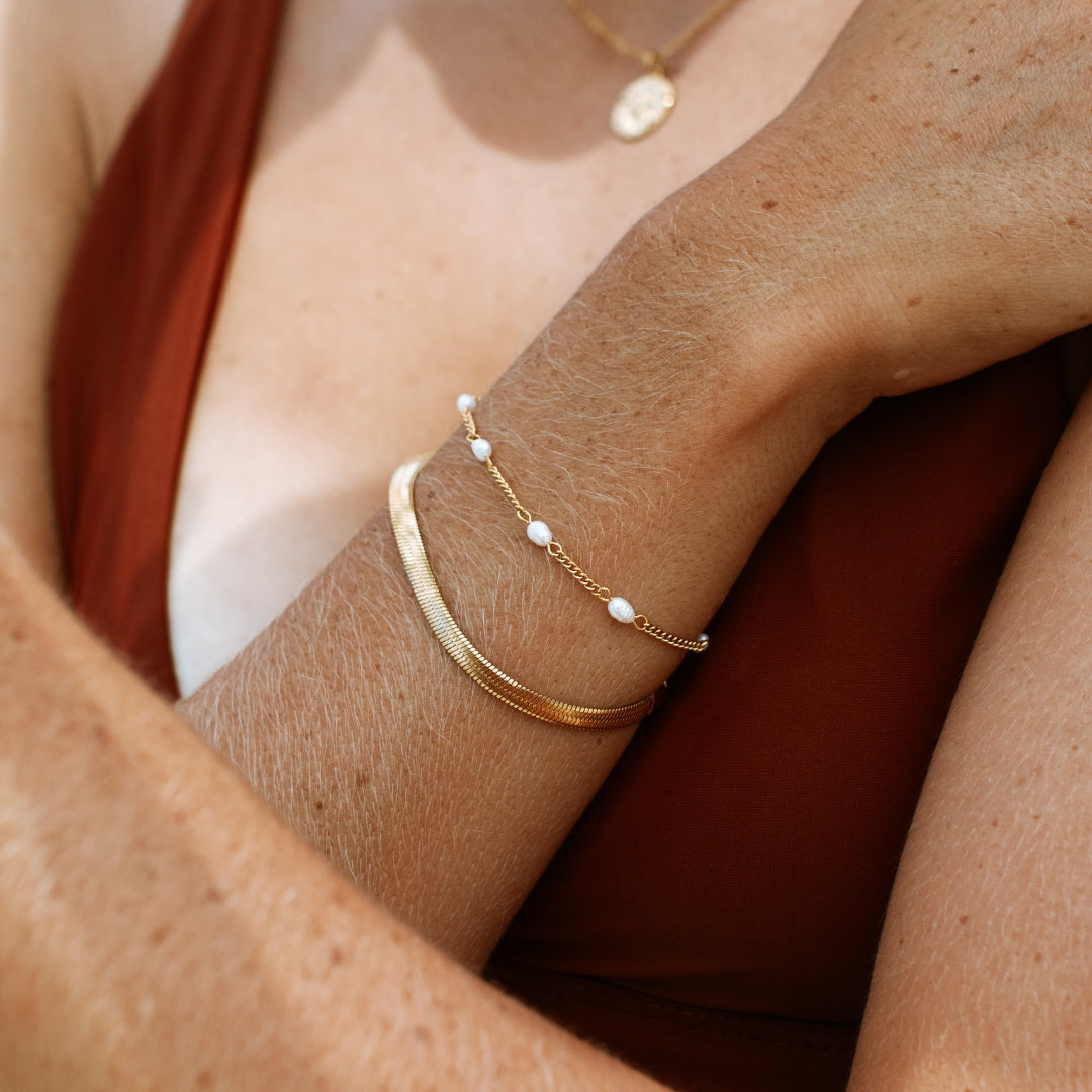 Elegant Amara Armband med Strålande Sötvattenspärlor