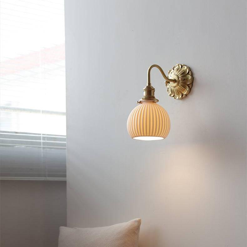 Timeless Elegance - Luxurious Brass Wall Lamp for Stylish Interiors