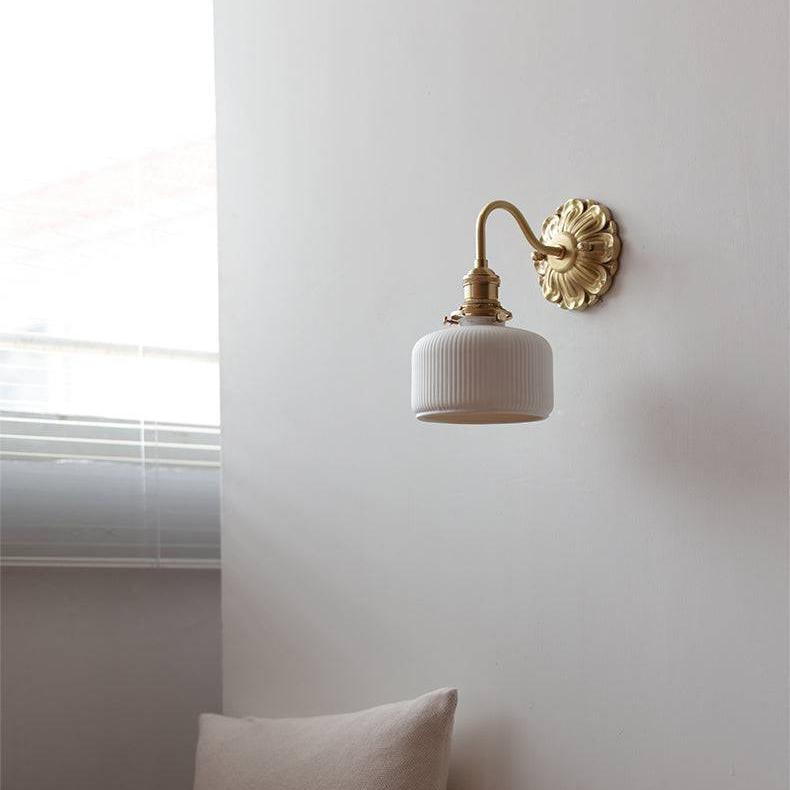 Timeless Elegance - Luxurious Brass Wall Lamp for Stylish Interiors