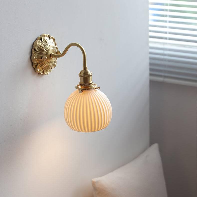 Timeless Elegance - Luxurious Brass Wall Lamp for Stylish Interiors