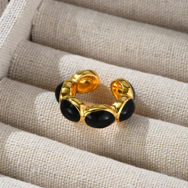 Celina - Elegant gold-plated onyx ring