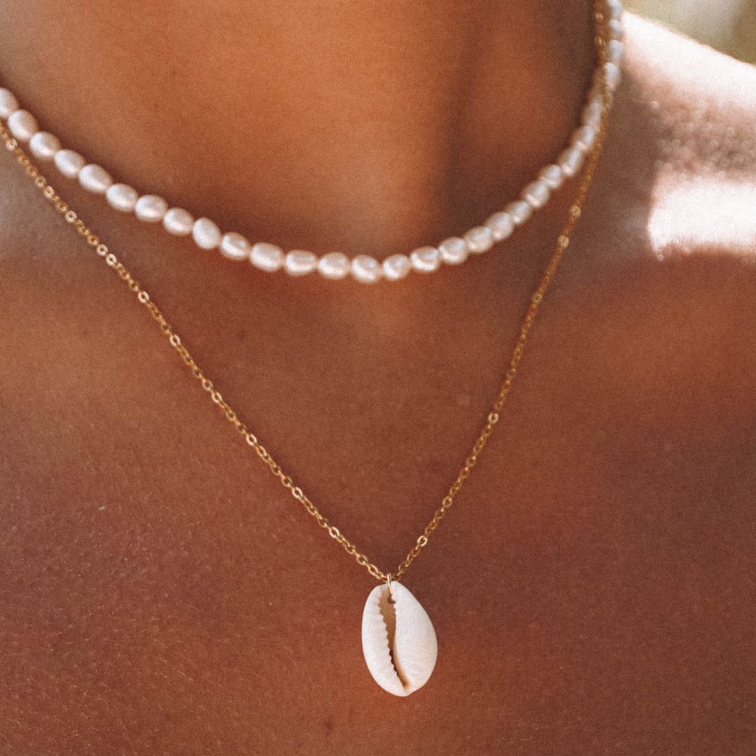 Elegant mussel shell necklace with stylish pendant - Isla
