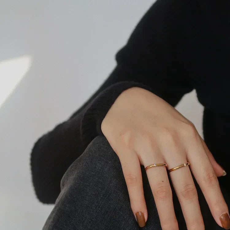 Elegant Minimalist Zirconia Ring - Leona