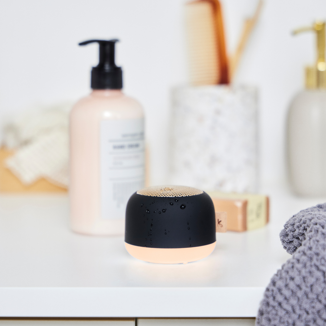 AquaBeats – Waterproof Bluetooth Bathroom Light