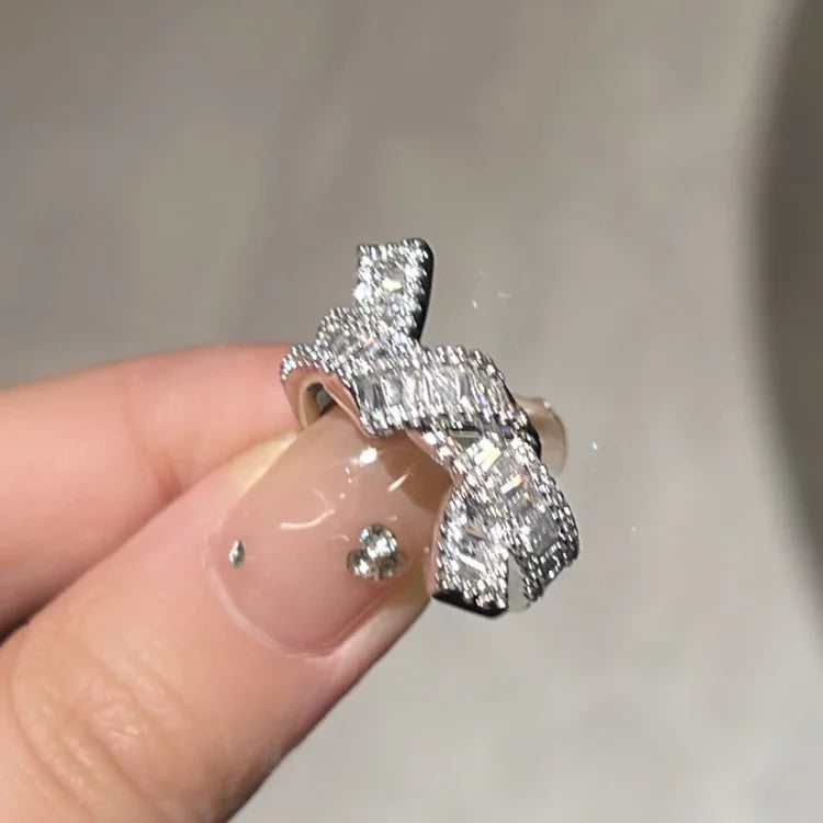 Elegant Adjustable Diamond Knoopring - The Serena Collection