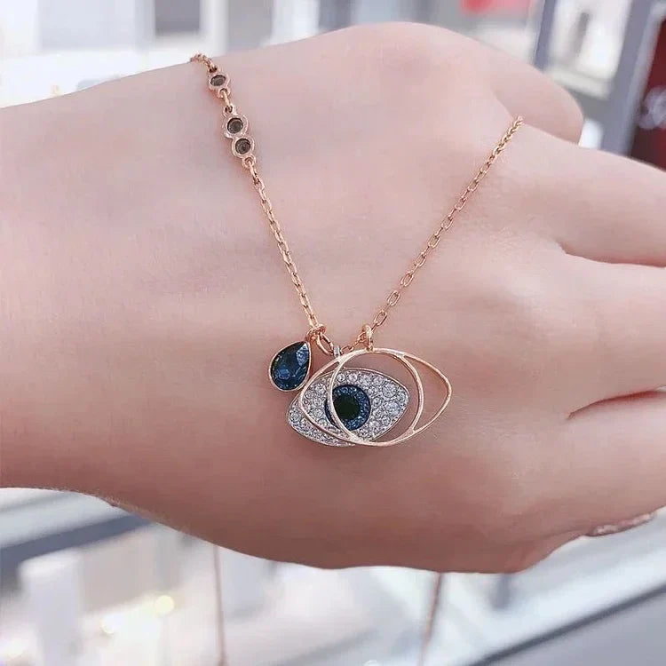 Amira's Enchanting Boze Oog Necklace and Bracelet Set