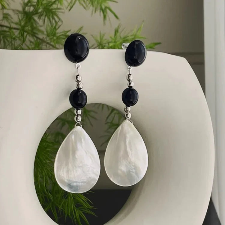 Chic Naia Vintage Shell Earrings