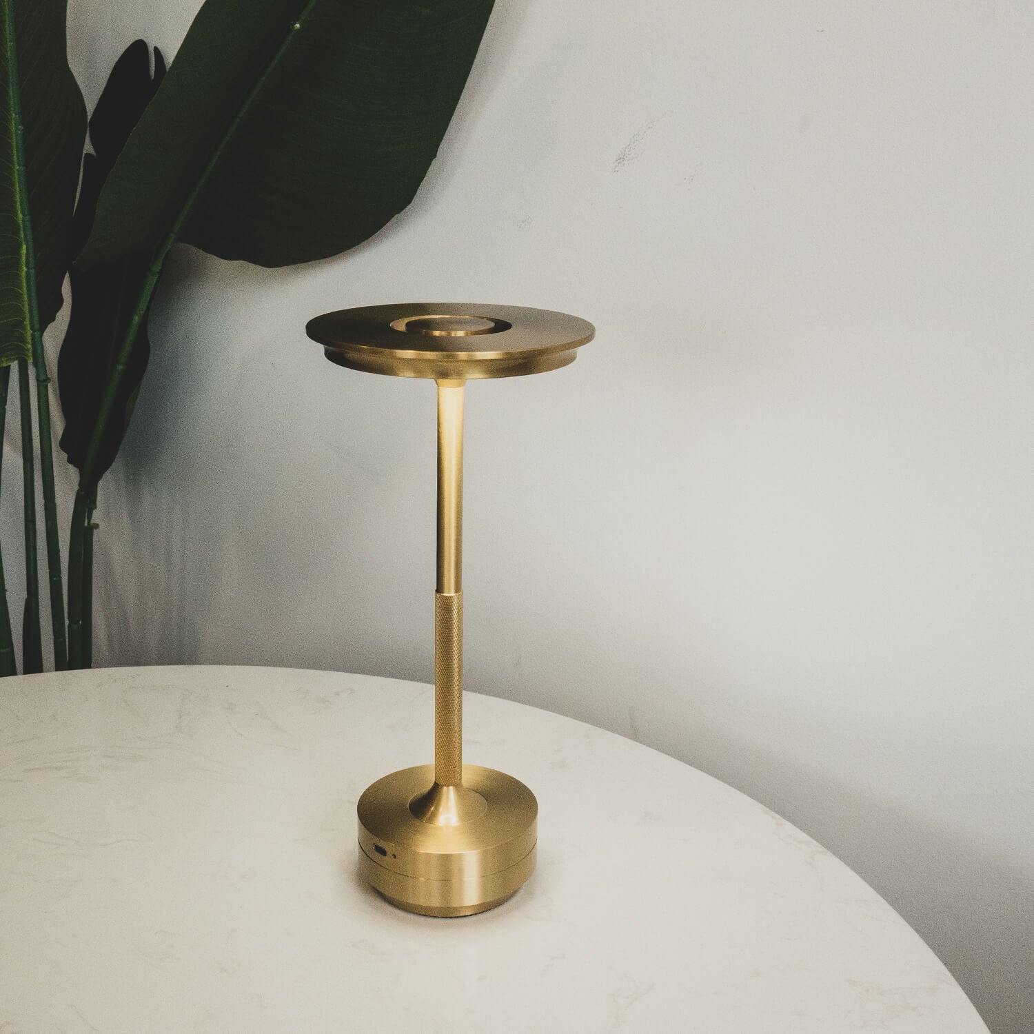 Lumiglow - Elegant Wireless Design Lamp for Atmospheric Lighting