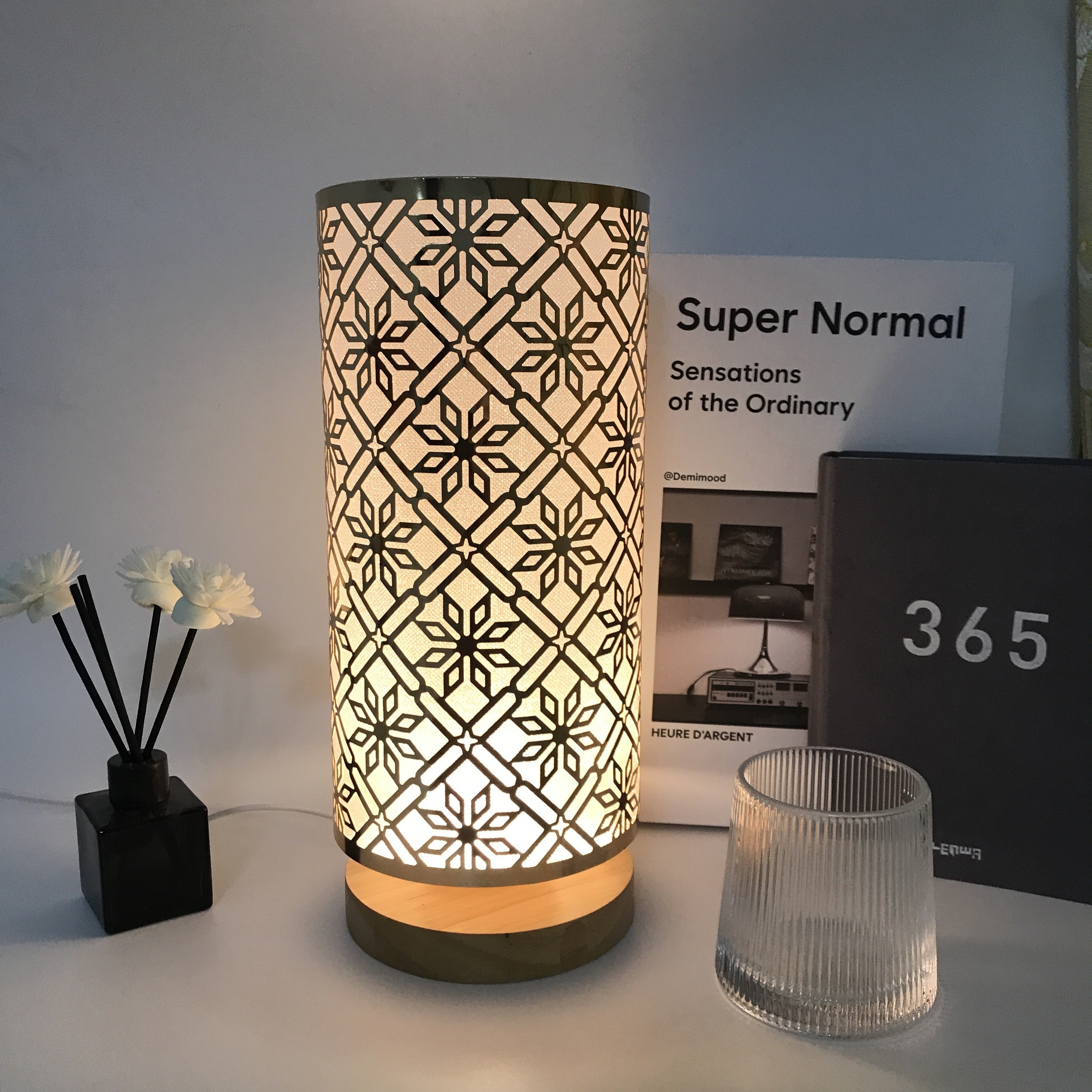 LumiPattern - USB Table Lamp with Metal Frame