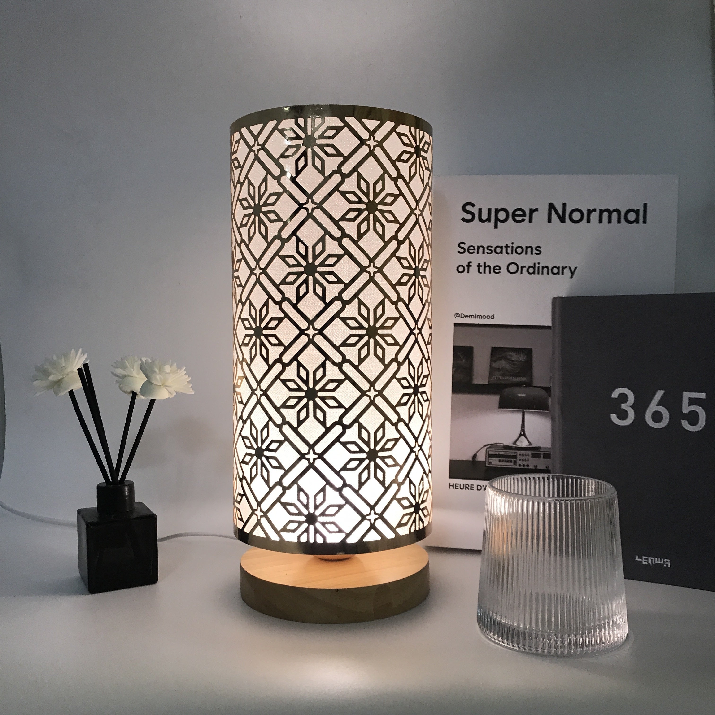 LumiPattern - USB Table Lamp with Metal Frame